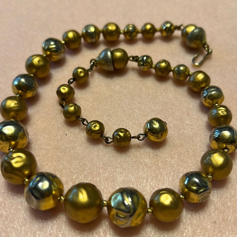 Trifari graduated matte and shiny gold tone free form beads with hook clasp 17 “